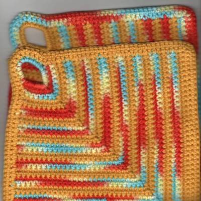 T0085 gehäkelt 2 Topflappen Untersetzer ca. 20 x 20 cm Baumwolle Handarbeit gelb blau rot Küche