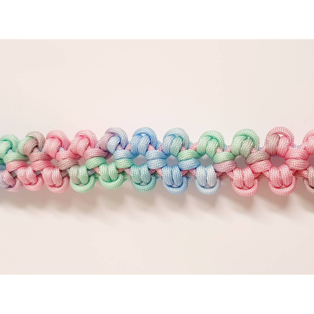 Hundehalsband kleine Blumen, Klickverschluss, Blumenhalsband,  handgeflochten, Paracordhalsband