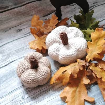 Gehäkelter Kürbis zur Herbstdeko, herbstliche Tischdeko