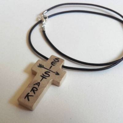 Kreuz-Anhänger aus Holz mit Spruch "sei stark", Glücksbringer, Hoffnung und Frieden