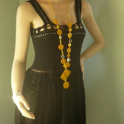 Schwarzes Trägerkleid mit Strass,