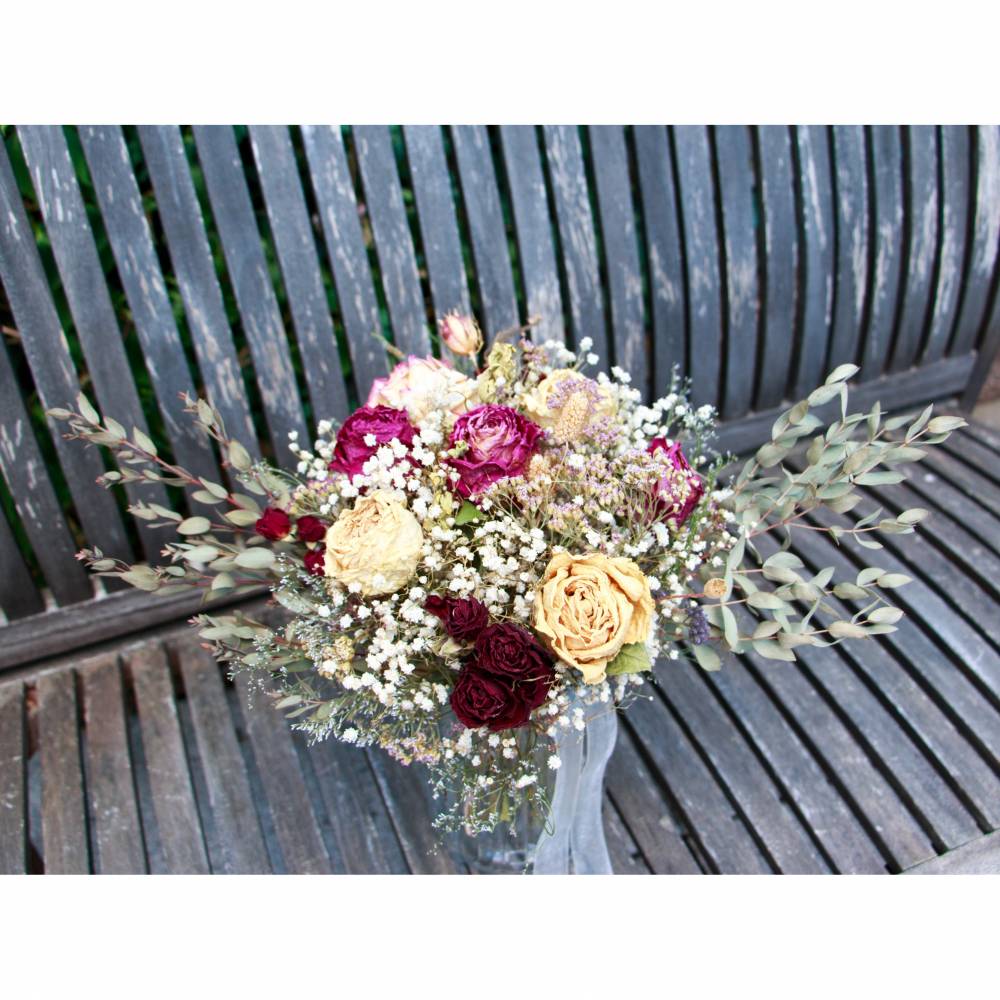 Brautstrauss Boho asymmetrisch Blumenstrauss aus ungespritzten getrockneten Rosen, Eukalyptus,etc. (teils Bio-Trockenblu