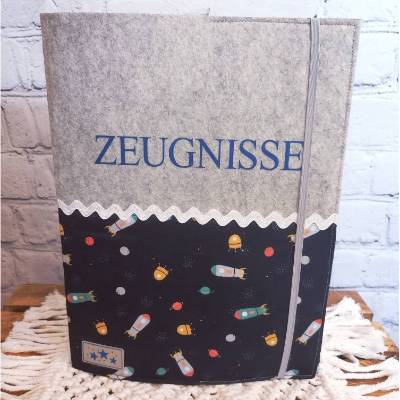 Personalisierbare Zeugnishülle Rakete