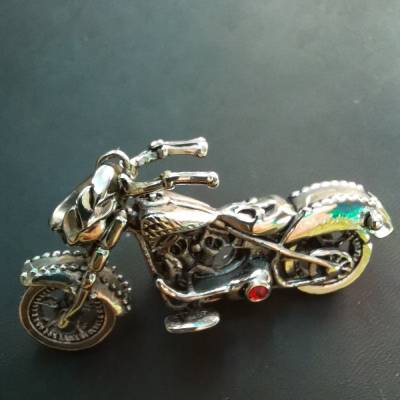 Motorrad Kettenanhänger 316L Edelstahl – Massiver & detailreicher Biker Schmuck in 3D