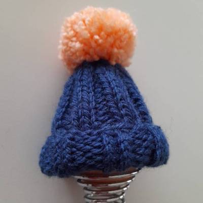Eierwärmer, kleine Pudelmütze mit Bommel, gestrickt, blau