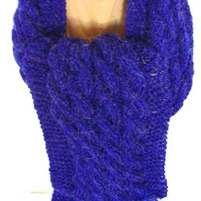 Kinderschal in royalblau mit 4 Zöpfen handgestrickt von Hobbyhaus