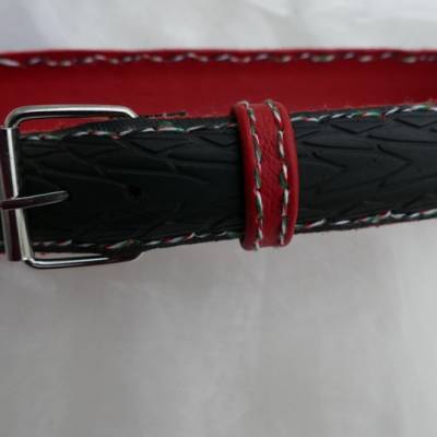 Gürtel  Upcycling Gürtel Fahrradreifen mit Profil und rotem Leder M