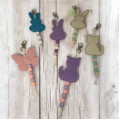 Personalisierbarer Anhänger mit Namen – Filz, Silikonperlen, verschiedene Motive & Farben – Geschenkidee für Schule, Tasche & Rucksack