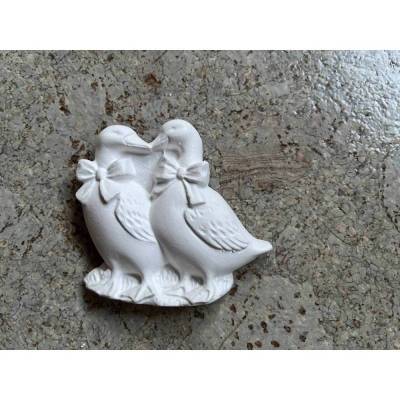 Gänsepärchen -  Ein Gipsrelief zum Bemalen mit Anhänger 