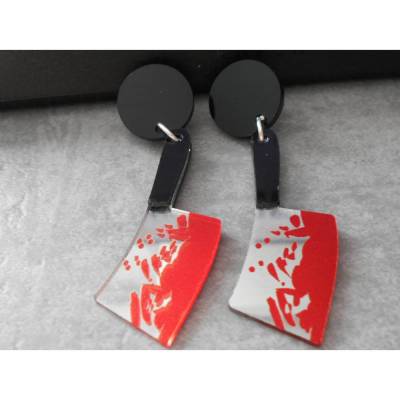 Blutige Hackebeil Ohrstecker – Halloween Messer Statement Schmuck aus Acryl