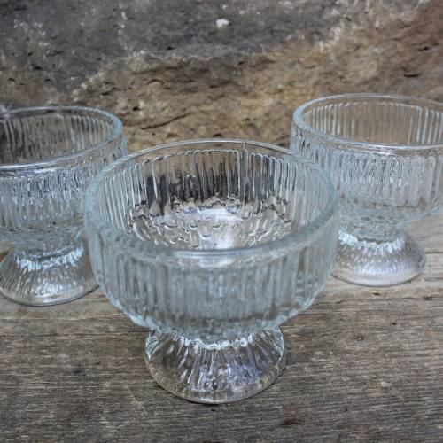 3 Vintage Eisbecher Pressglas – 60er 70er DDR – Dessertschalen – Nachhaltig & Schwer
