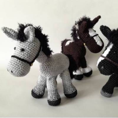Handgemachtes Amigurumi Pferd/Pony mit Mähne & Sicherheitsaugen – Kuscheltier Geschenkidee