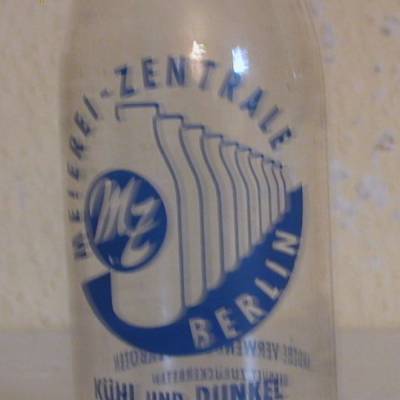 Original Berliner Milchflasche 60er Jahre – Meierei-Zentrale Berlin MZ – Vintage Rarität