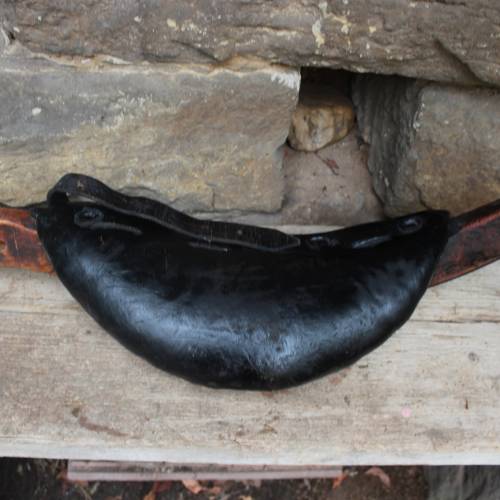 Antikes Ochsenjoch aus Leder und Holz – Rustikale Deko oder Schaukel für Bauernhof-Flair