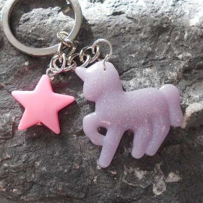Einhorn Schlüsselanhänger Stern – Glitzer Flieder Resin, kawaii Geschenk