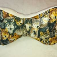 Leseknochen "Wolf" mit Namen und Motiven bestickt