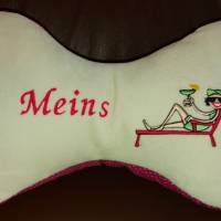 Leseknochen "Wellness" mit Namen und Motiven bestickt