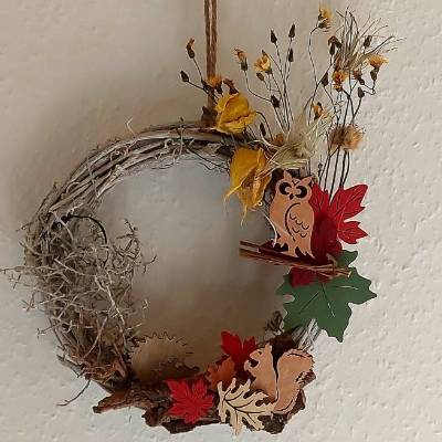 Herbstlicher Türkranz – Dekorativer Weidenkranz mit Kunstlaub & Trockenblumen