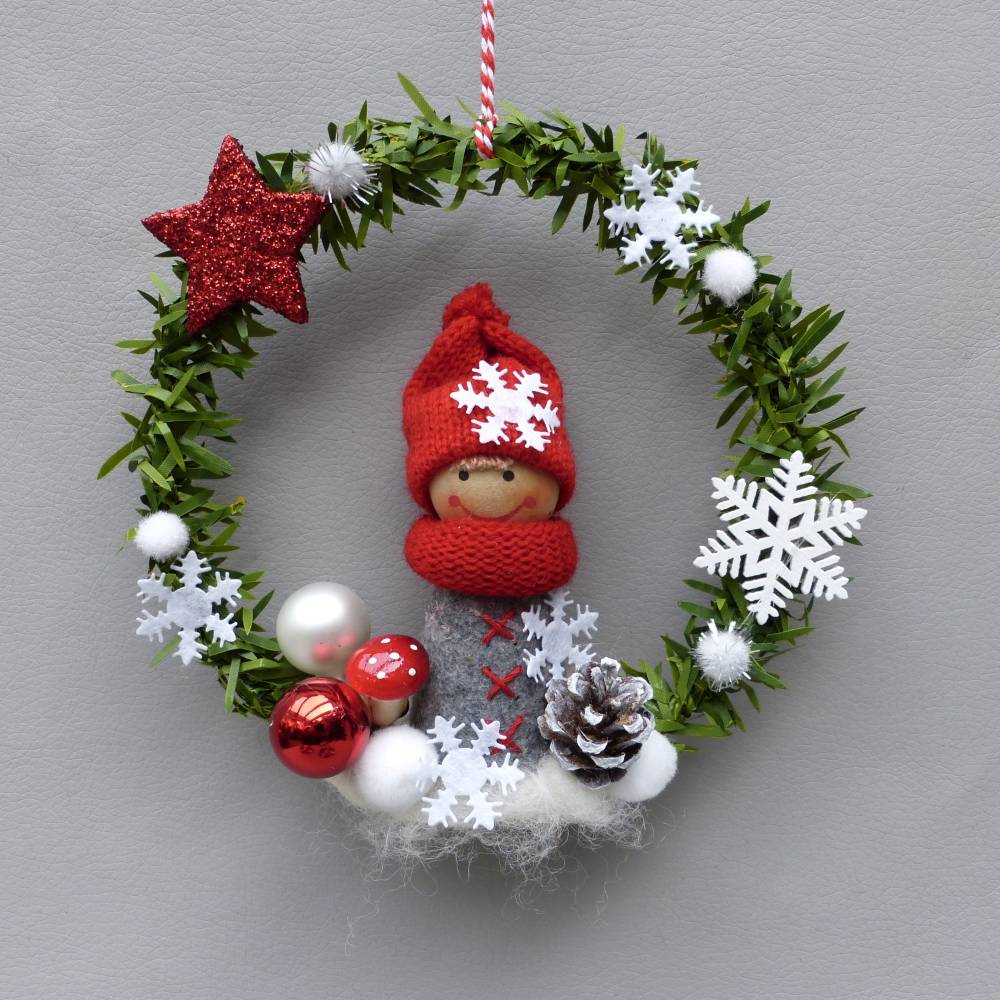 Fensterdeko, Fensterschmuck Winter Advent-Weihachts-Deko, Kranz mit Winter-Wichtel Bild 8