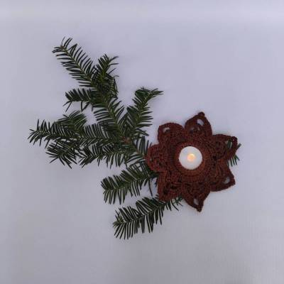 kleiner gehäkelter Teelichthalter in Sternform