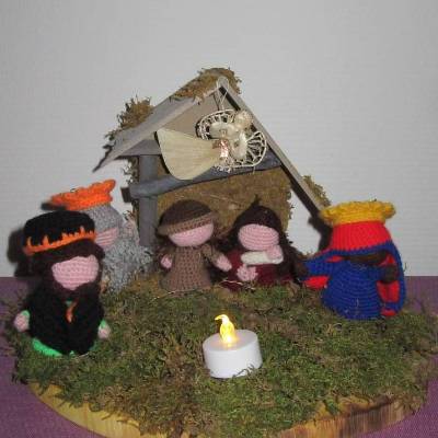 Weihnachtskrippe - Krippe handgefertigt - mit LED-Beleuchtung
