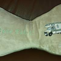 Leseknochen "Wohnmobil" mit Namen und Motiven bestickt