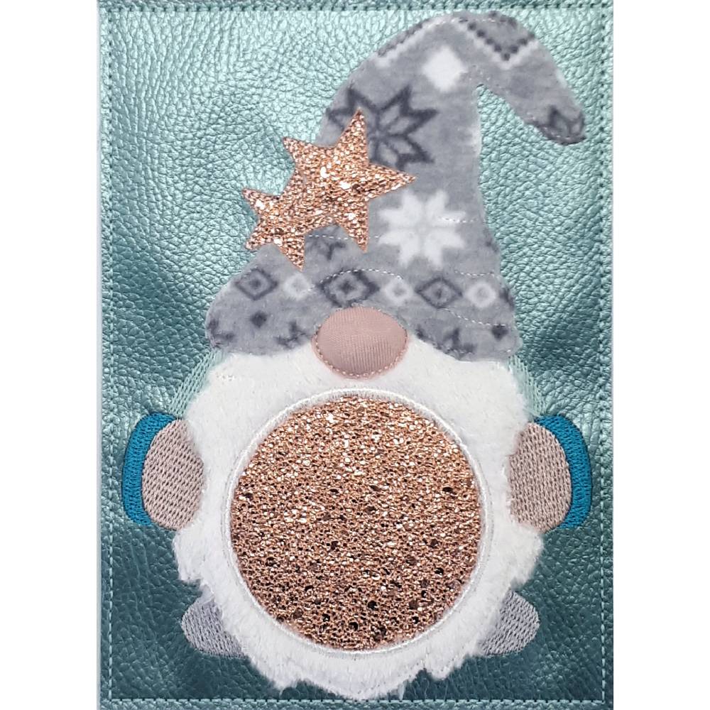 ITH Stickdatei Mugrug 13x18 – Wichtel Mug Rug Untersetzer mit Anleitung Bild 2