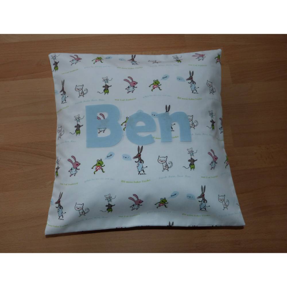 Kissenbezug 30 x 30 cm, weiß mit lustigen Tieren, Name möglich, Biobaumwolle, Handarbeit