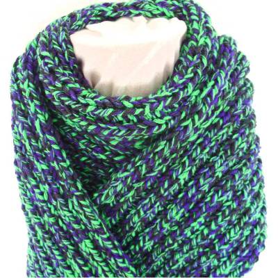 Strickschal in apfelgrün-blau-Color Grobstrick-Optik handgestrickt von Hobbyhaus