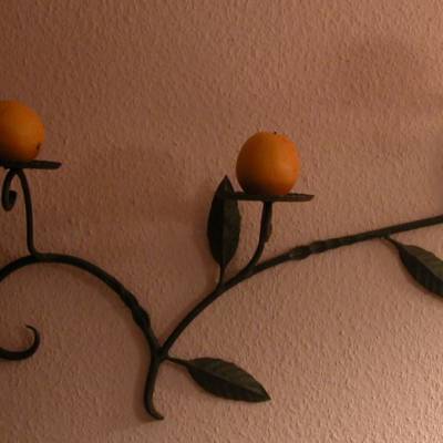 Schmiedeeiserne Wand déco für Blumen - Kerzen - oder Apfelsinen - DDR  50er Jahre