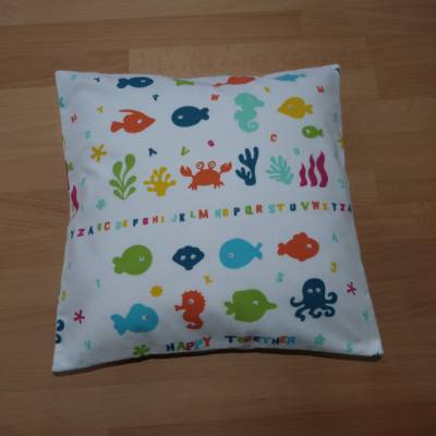 Kissenbezug 30 x 30 cm, weiß mit Meerestieren, Name möglich, Biobaumwolle, Handarbeit 