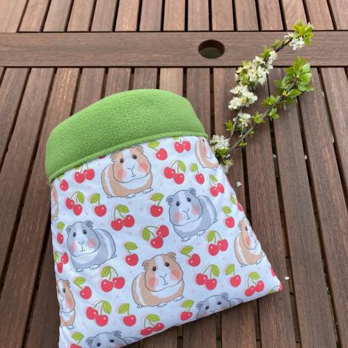 KuschelSack / Schlafsack / KuschelHöhle Meerschweinchen Guinea Pig -Kirschen/grün-