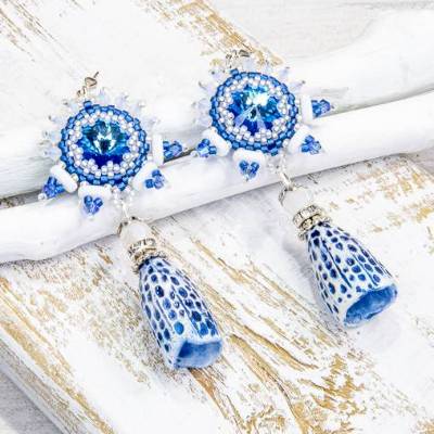 lässige florale ohrringe, geschenk, brautschmuck, keramik, glasperlen, weiß, blau