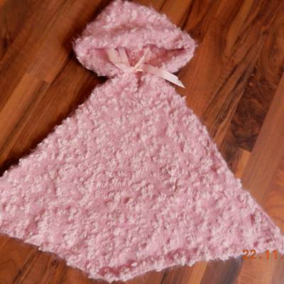 Entzückender warmer rosa Mädchenponcho,handgestrickt,Größe ca.110,