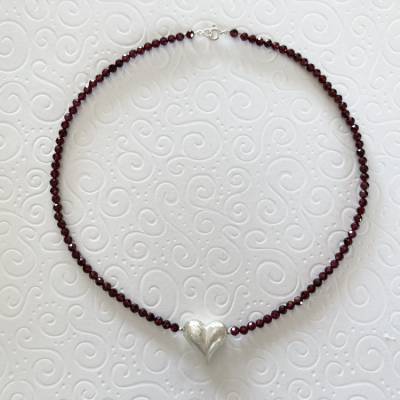 Granatkette mit Herz aus Silber – Handgefertigter Trachtenschmuck aus Bayern, Geschenkidee für Frauen