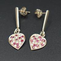 Weißgold (585) Herz-Ohrhänger mit Rubinen & Brillanten – 14 K Weißgold-Ohrringe mit Rubinen & Brillanten