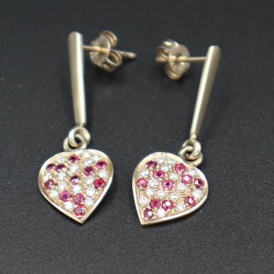 Weißgold (585) Herz-Ohrhänger mit Rubinen & Brillanten – 14 K Weißgold-Ohrringe mit Rubinen & Brillanten