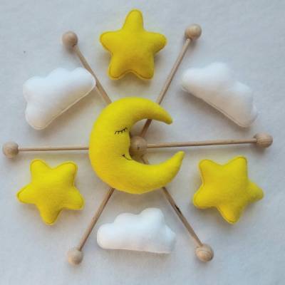 Baby Mobile mit Mond, Wolken und Sternchen aus Filz - Geschenk zur Geburt - andere Farben möglich