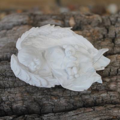 Baby Junge mit Teddy in Engelsflügel gebettet, zum selbst bemalen