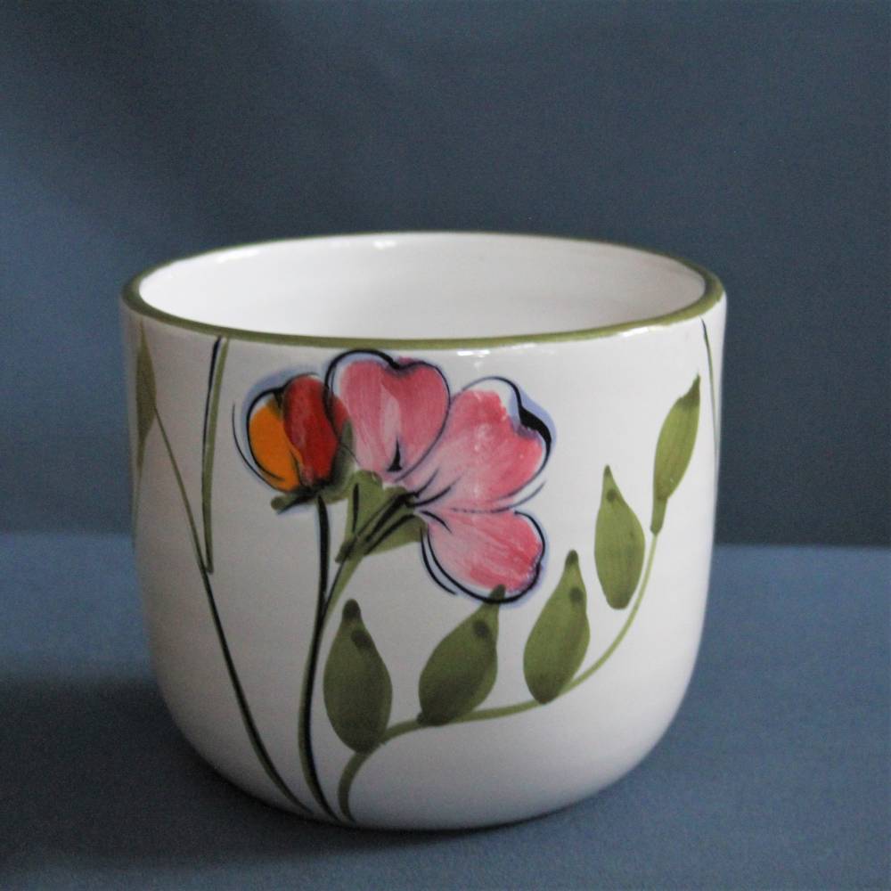 Vintage Blumenübertopf mit buntem Blumendekor