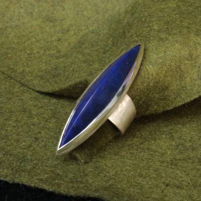 Silberring mit großem Lapis-Lazuli