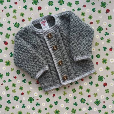 Trachtejacke mit Zopfmuster grau hellgrau Pullover Taufkleidung Junge Strickjacke Handarbeit Geschenk Babyshower Geburt