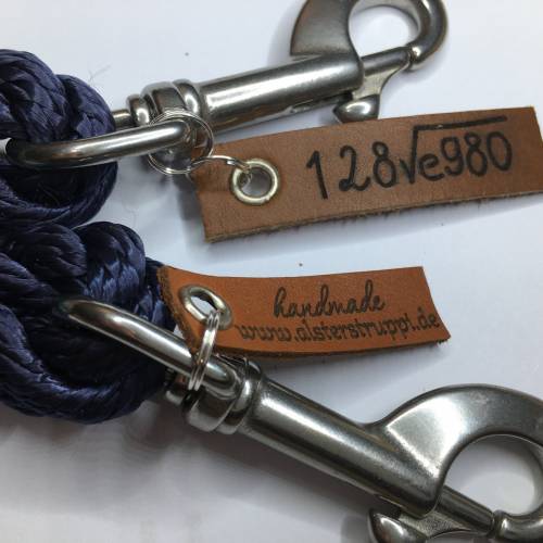 1 Lederanhänger Größe ca. 5 cm x 1,1 cm, als Personalisierung für 1 bei mir bestellten Schlüsselanhänger oder 1 Hundelei