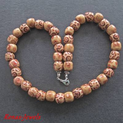 Kurze Holzkette Afrika Rot Braun Beige – Handgefertigte Holzperlenkette 50,5 cm