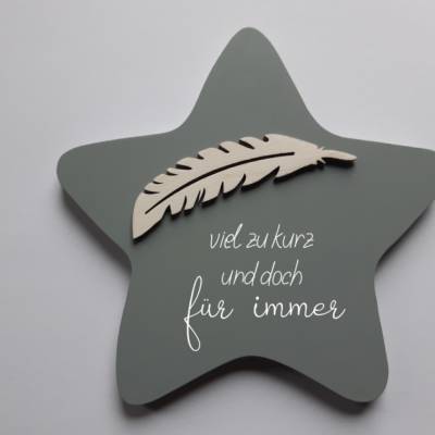 Erinnerung an ein Sternenkind, Geschenk für Sterneneltern, individuelle gestaltetes Trauergeschenk, grauer Stern, Feder