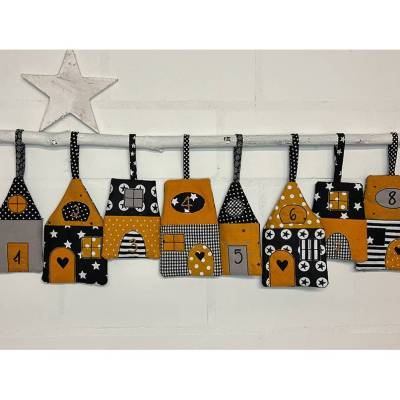 Adventskalender, Vorweihnachten, senf-schwarz-weiß-grau, genäht, gestickt ,Unikat, 24 Häuschen zum aufhängen, Kinder