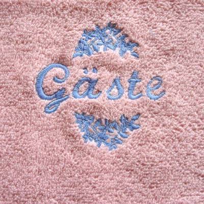Gästehandtuch Gäste in rosa mit hellblauer Stickerei von Hobbyhaus