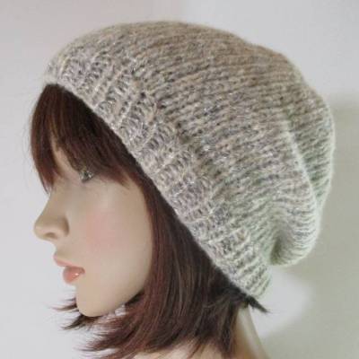 Leichte Beanie aus flauschiger Wolle mit viel Alpaka und dezentem Silberglitzer, Mütze, Strickmütze