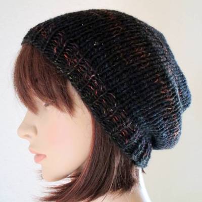 Beanie mit dezentem Silberglitzer und etwas Farbe im Schwarz, Mütze, Strickmütze