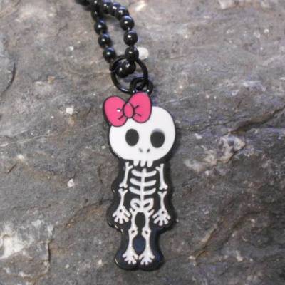 Skelett Mädchen Halskette – verspielter Skull Totenkopf, 2 Ausführungen, Rockabilly Punk Schmuck